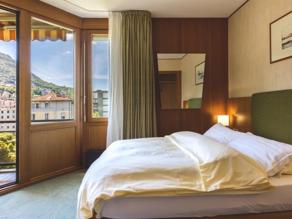 Hotel Delfino Lugano : photo 3 de la chambre petite chambre lit queen-size