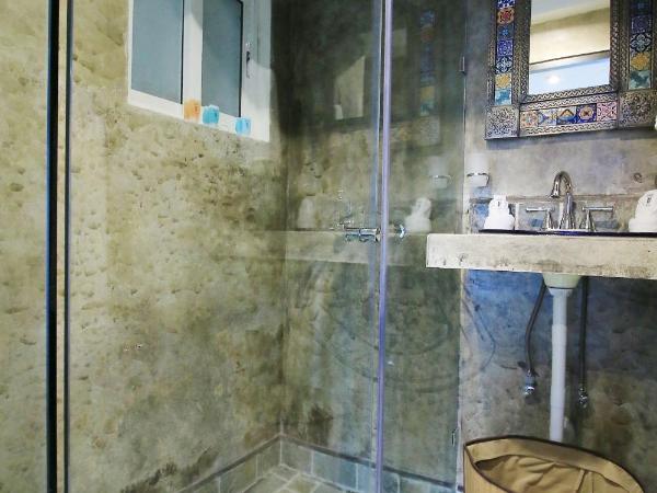 Tres Mentiras Boutique Hotel : photo 10 de la chambre chambre lit king-size avec balcon