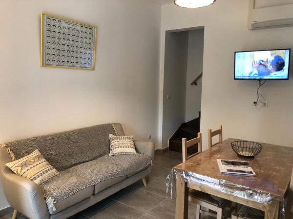 Manade Cavallini - Mas de Pioch : photo 3 de la chambre appartement - vue sur piscine