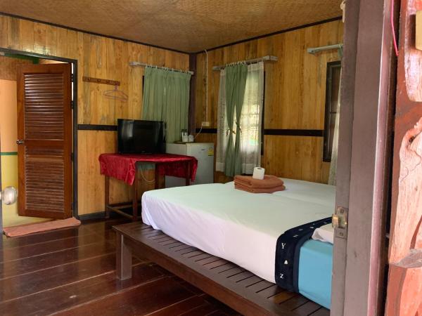 Sam's House Kanchanaburi : photo 8 de la chambre bungalow supérieur avec baignoire 