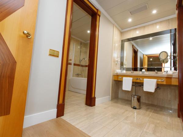 Oca Puerta del Camino Hotel : photo 5 de la chambre suite familiale (2 adultes + 2 enfants)