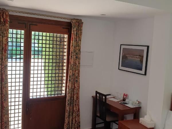 Hotel Riad Arruzafa : photo 5 de la chambre studio - rez-de-chaussée - vue sur parking