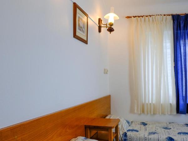 Rimavier Residence : photo 1 de la chambre chambre lits jumeaux avec salle de bains privative