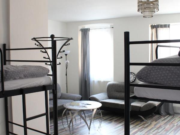 Schrott Bed&Beer : photo 4 de la chambre lit simple dans dortoir 6 lits avec salle de bains commune