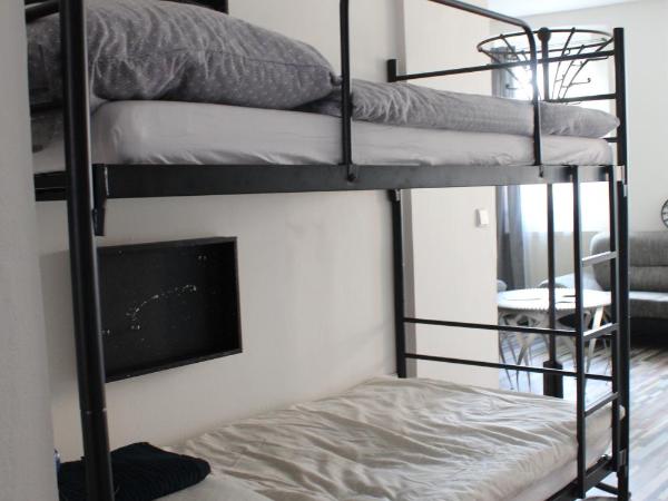 Schrott Bed&Beer : photo 5 de la chambre lit simple dans dortoir 6 lits avec salle de bains commune