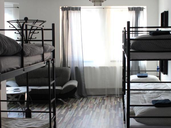 Schrott Bed&Beer : photo 6 de la chambre lit simple dans dortoir 6 lits avec salle de bains commune