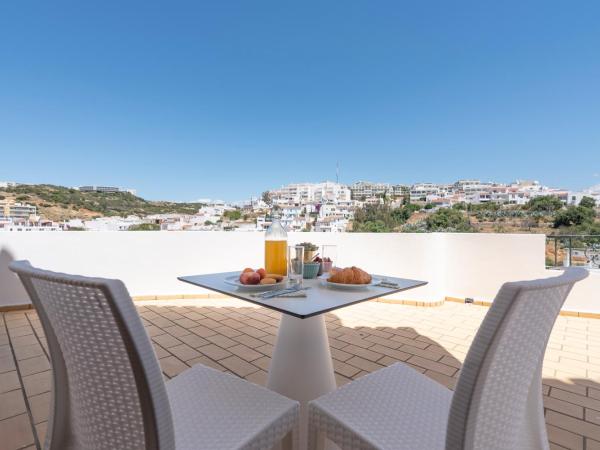 Bertolina Guest House : photo 5 de la chambre chambre double ou lits jumeaux avec balcon