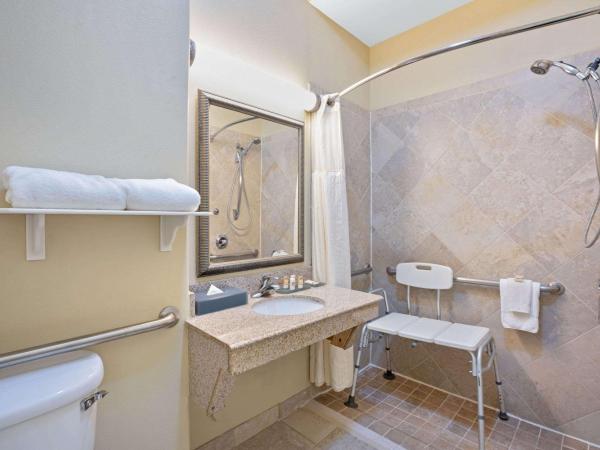 Sonesta Essential Houston Westchase : photo 4 de la chambre chambre lit king-size standard avec 1 lit king-size