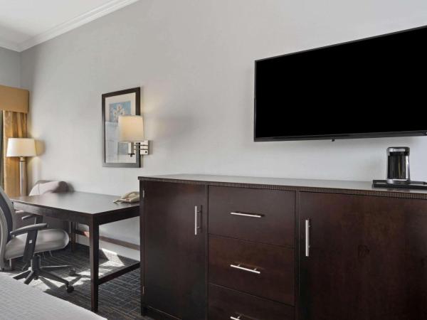 Sonesta Essential Houston Westchase : photo 5 de la chambre chambre lit king-size standard avec 1 lit king-size