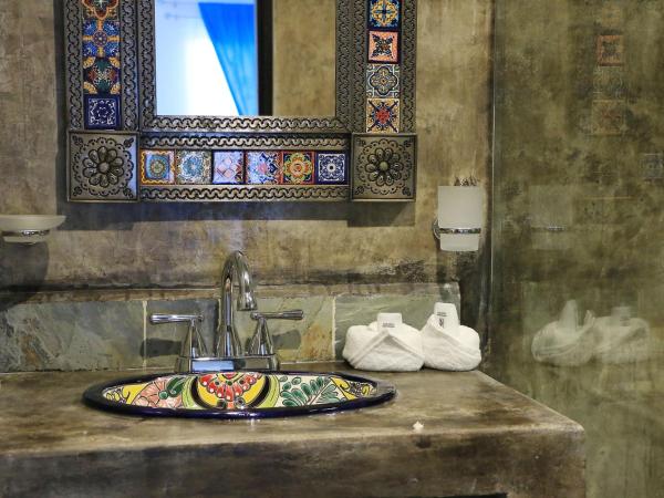 Tres Mentiras Boutique Hotel : photo 1 de la chambre chambre lit king-size avec balcon