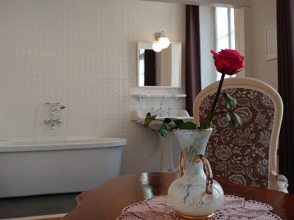 La Maison Serrurier - Chambres d'hôtes : photo 6 de la chambre chambre double deluxe avec baignoire