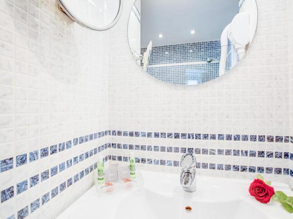 Hôtel Pavillon Bastille : photo 10 de la chambre chambre double ou lits jumeaux classique - bouteille de champagne gratuite