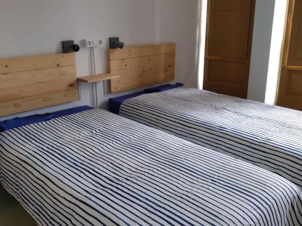 Albergue Seminario Menor : photo 1 de la chambre chambre lits jumeaux standard avec salle de bains commune