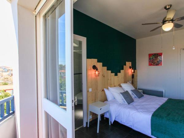 Hôtel La Baïne : photo 1 de la chambre chambre double avec balcon