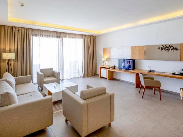 Les Orangers Garden Villas and Bungalows Ultra All inclusive : photo 2 de la chambre suite