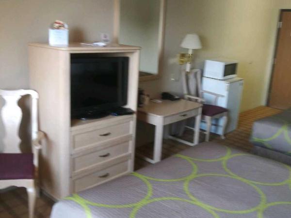 Super 8 by Wyndham Albuquerque West/Coors Blvd : photo 5 de la chambre chambre deluxe avec 2 lits queen-size - non-fumeurs