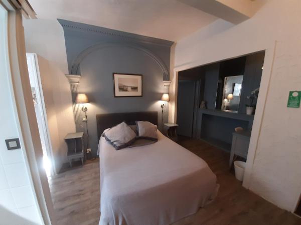 Hôtel Saint Florent : photo 9 de la chambre chambre familiale - 1 à 4 personnes