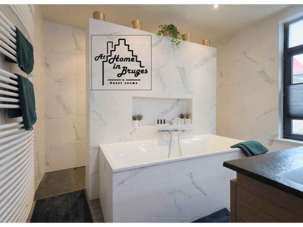 at Home in Bruges : photo 6 de la chambre suite deluxe avec lit king-size