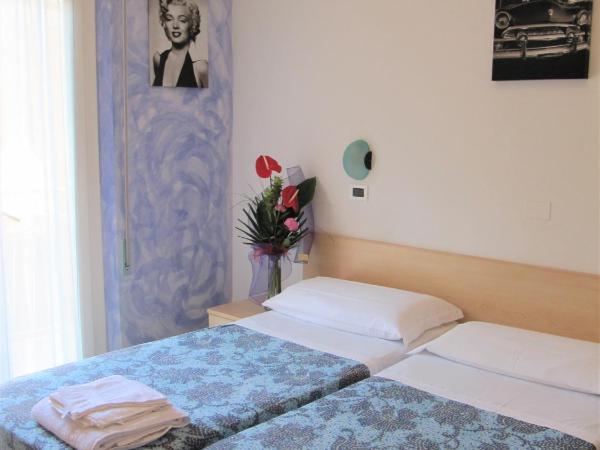 Hotel Villa Elia : photo 5 de la chambre chambre double ou lits jumeaux avec balcon