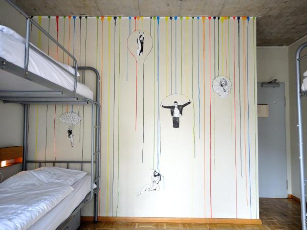 Five Elements Hostel Frankfurt : photo 2 de la chambre lit simple dans dortoir mixte (4 adultes) 