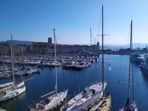 Best Western Premier Hôtel du Vieux-Port : photo 6 de la chambre chambre lit queen-size - vue sur mer