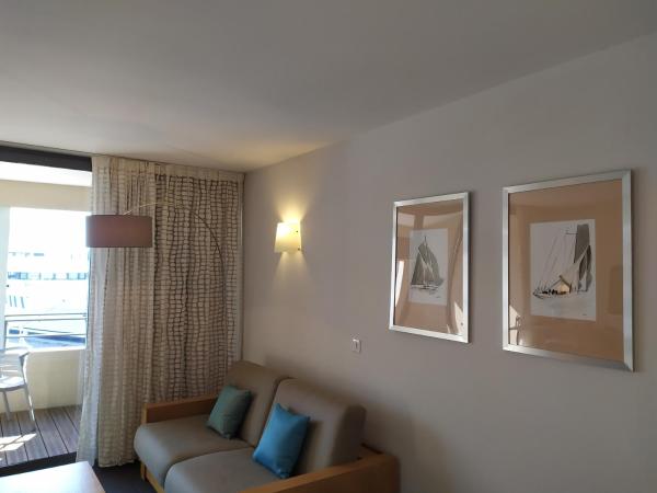 Best Western Premier Hôtel du Vieux-Port : photo 3 de la chambre suite junior lit queen-size - vue sur mer