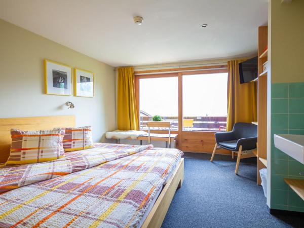 Hotel Lauberhorn - Home for Outdoor Activities : photo 4 de la chambre chambre triple avec balcon - vue sur l'eiger