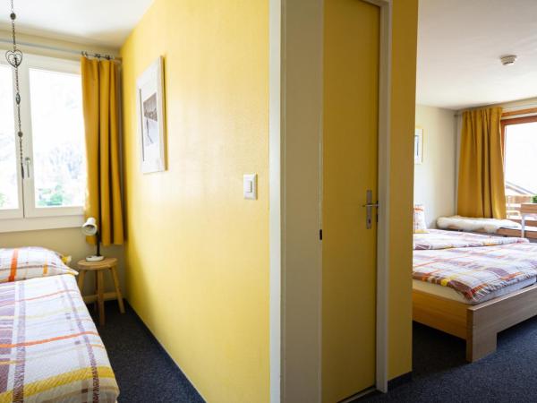 Hotel Lauberhorn - Home for Outdoor Activities : photo 6 de la chambre chambre triple avec balcon - vue sur l'eiger