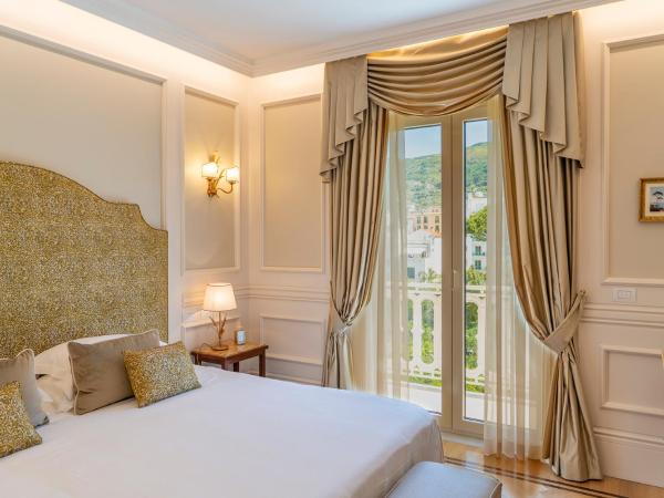 Grand Hotel Excelsior Vittoria : photo 1 de la chambre suite junior - vue sur jardin