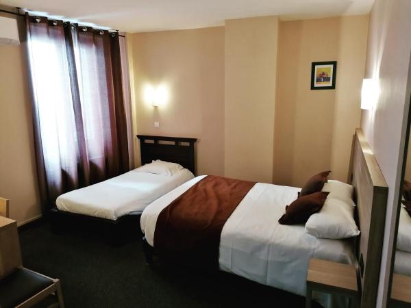 Logis Hôtel Saint Jacques : photo 1 de la chambre chambre triple