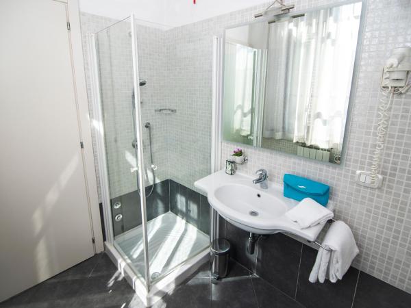 Hotel La Colonna : photo 7 de la chambre chambre double - vue sur rue