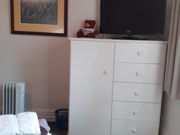 Intrepid Bed & Breakfast : photo 6 de la chambre chambre familiale avec salle de bains