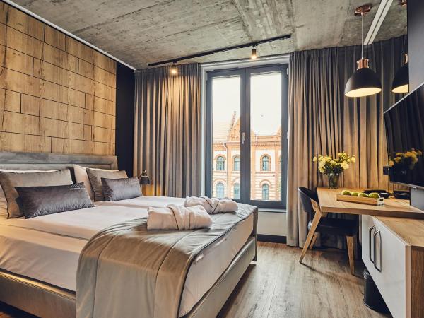 The Bridge Suites Hotel : photo 2 de la chambre corner room with river view