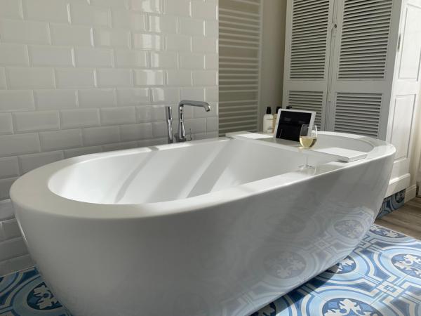 The Hamptons Boutique Hotel : photo 6 de la chambre chambre lit king-size avec baignoire