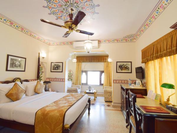 Umaid Bhawan - A Heritage Style Boutique Hotel : photo 7 de la chambre hébergement royal deluxe - prise en charge gratuite à l'arrivée uniquement depuis la gare ferroviaire ou routière