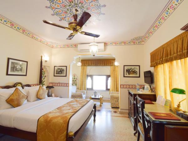 Umaid Bhawan - A Heritage Style Boutique Hotel : photo 7 de la chambre hébergement royal deluxe - prise en charge gratuite à l'arrivée uniquement depuis la gare ferroviaire ou routière