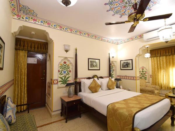 Umaid Bhawan - A Heritage Style Boutique Hotel : photo 5 de la chambre chambre double royale de luxe avec voiture et chauffeur