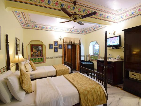 Umaid Bhawan - A Heritage Style Boutique Hotel : photo 7 de la chambre royal suite family free pick up on arrival only from train or bus station