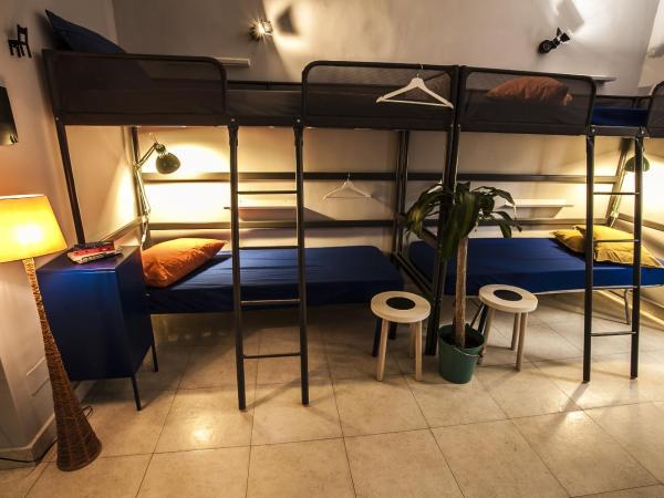 Ostello degli Elefanti : photo 5 de la chambre lit dans dortoir mixte de 4 lits avec salle de bains privée