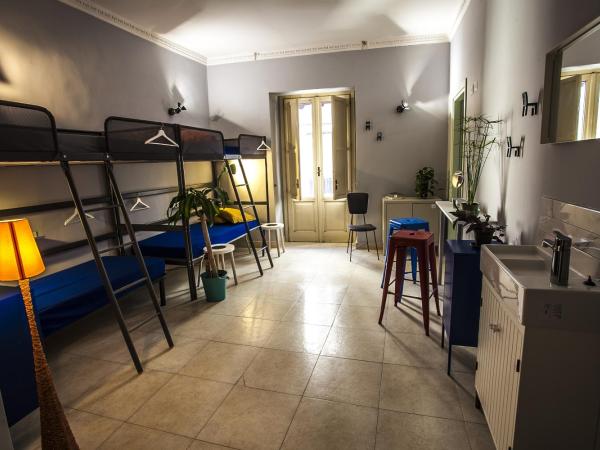 Ostello degli Elefanti : photo 3 de la chambre lit dans dortoir mixte de 6 lits avec salle de bains privative