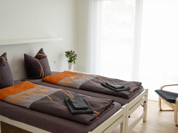 Anstatthotel Horw - self-check-in : photo 6 de la chambre suite avec balcon