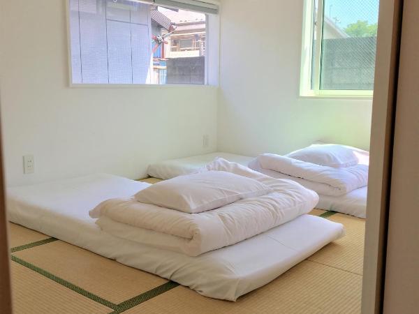 Sato-san's Rest : photo 7 de la chambre chambre triple avec salle de bains commune