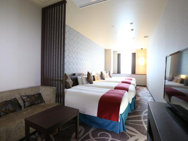 Quintessa Hotel Osaka Bay : photo 2 de la chambre chambre triple de luxe avec lit d'appoint