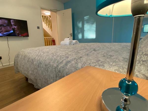 Grand Heights LUXURY Suites : photo 5 de la chambre chambre double avec salle de bains commune