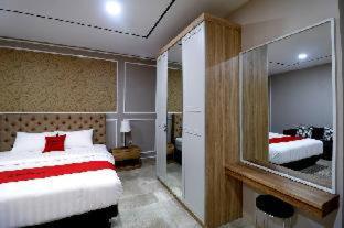 RedDoorz Premium near RS Pondok Indah La Maison : photo 6 de la chambre room #325343516