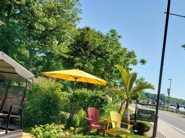 Kokomo INN Bed and Breakfast Ottawa-Gatineau's Only Tropical Riverfront B&B on the National Capital Cycling Pathway Route Verte #1 - for Adults Only - Chambre d'hôtes tropical aux berges des Outaouais BnB #17542O : photo 10 de la chambre suite présidentielle