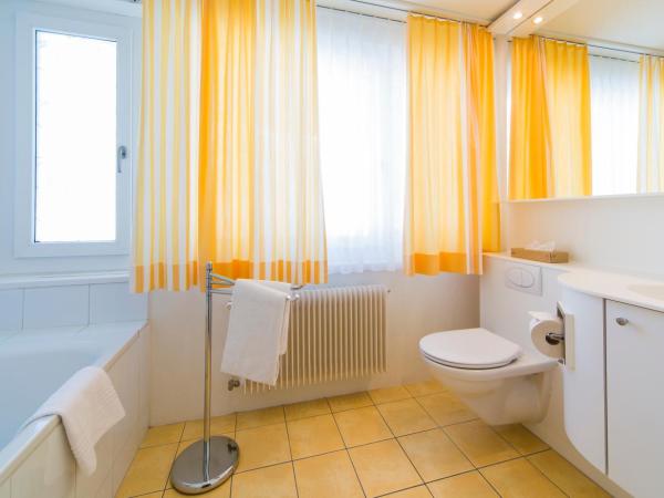 Le Bristol Leukerbad : photo 5 de la chambre chambre supérieure avec 2 lits simples