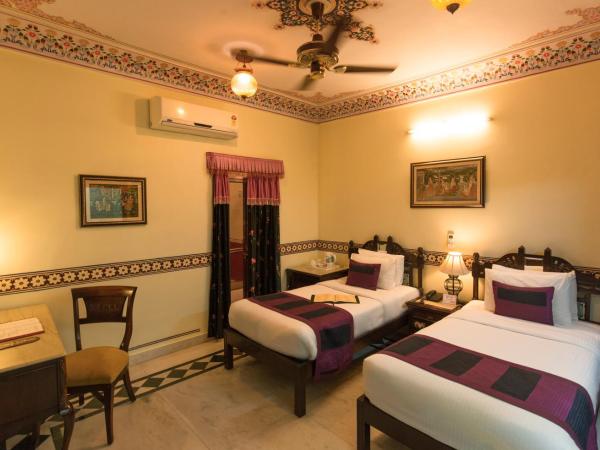 Umaid Bhawan - A Heritage Style Boutique Hotel : photo 9 de la chambre hébergement royal deluxe - prise en charge gratuite à l'arrivée uniquement depuis la gare ferroviaire ou routière