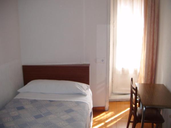 Hostal Tudescos : photo 2 de la chambre chambre simple avec salle de bains commune