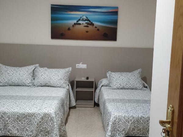 Las Rosas : photo 4 de la chambre chambre triple avec salle de bains privative